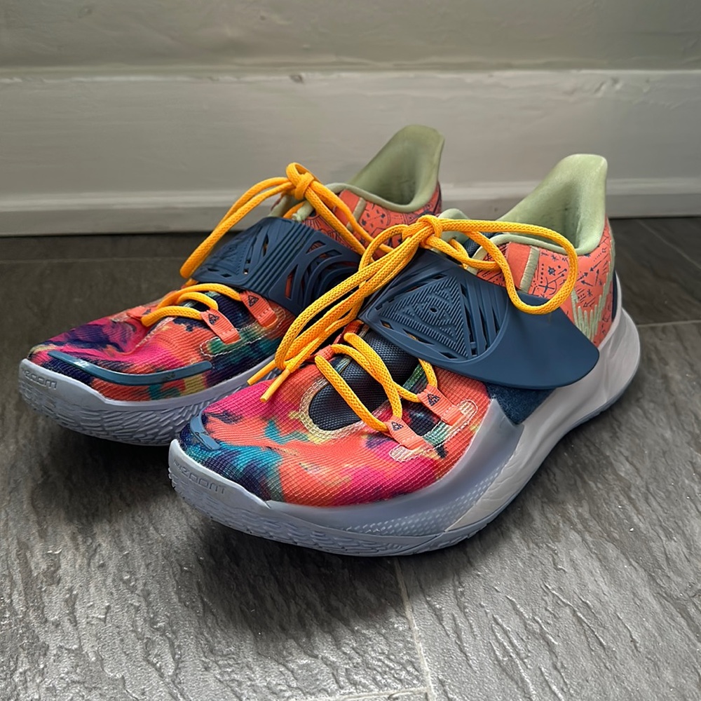 Nike Kyrie basketball shoes Men’s 11.5